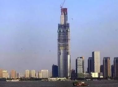 第一高楼将易主?汉口648米周大福金融中心即