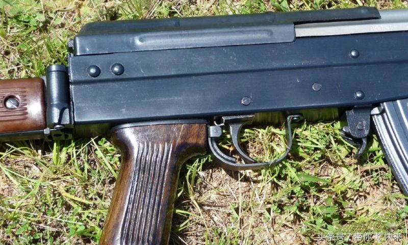 81-1式自动步枪同56-2式冲锋枪枪托折叠结构和