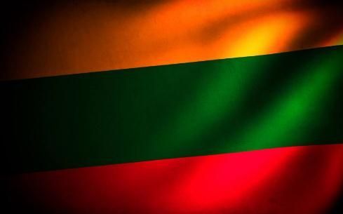 第一个脱离苏联的加盟国,人口不到300万,如今