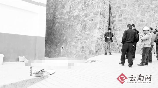 云南一小学老师骑车时为避让学生冲下陡坡摔亡 云南一小学老师骑车时为避让学生冲下陡坡摔亡