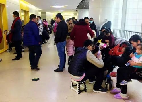 委员支招破解儿科医生紧缺 鼓励私立医院分解压力