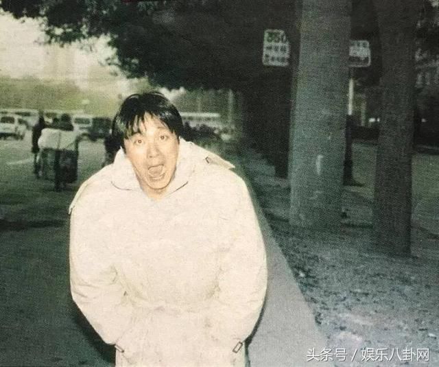 92年,周星驰漫游北京街头,那时你多大呢?
