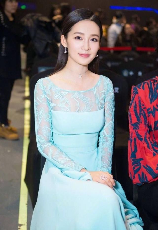 同穿蓝色礼服,刘诗诗气质赵丽颖仙女,没想到最