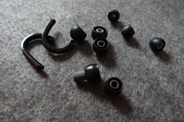 非坚果R1广告 小众耳机体验 日本FINAL E200