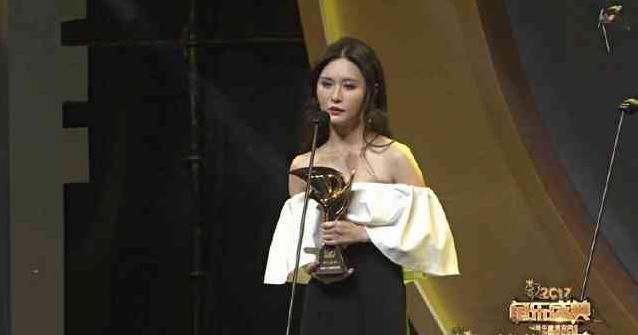 斗鱼盛典,女主播集体见光死!冯提莫被狂刷换头