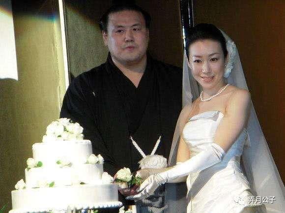 嫁给日本相扑运动员什么感受?听听亚伯勒的妻