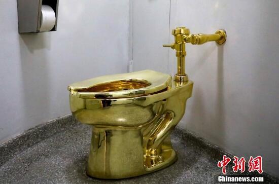 名为"美国"的黄金马桶博物馆展出 造价达千万体验需排队