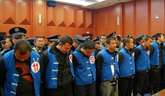 2018年聚众斗殴会怎么处理?致人轻伤会如何判