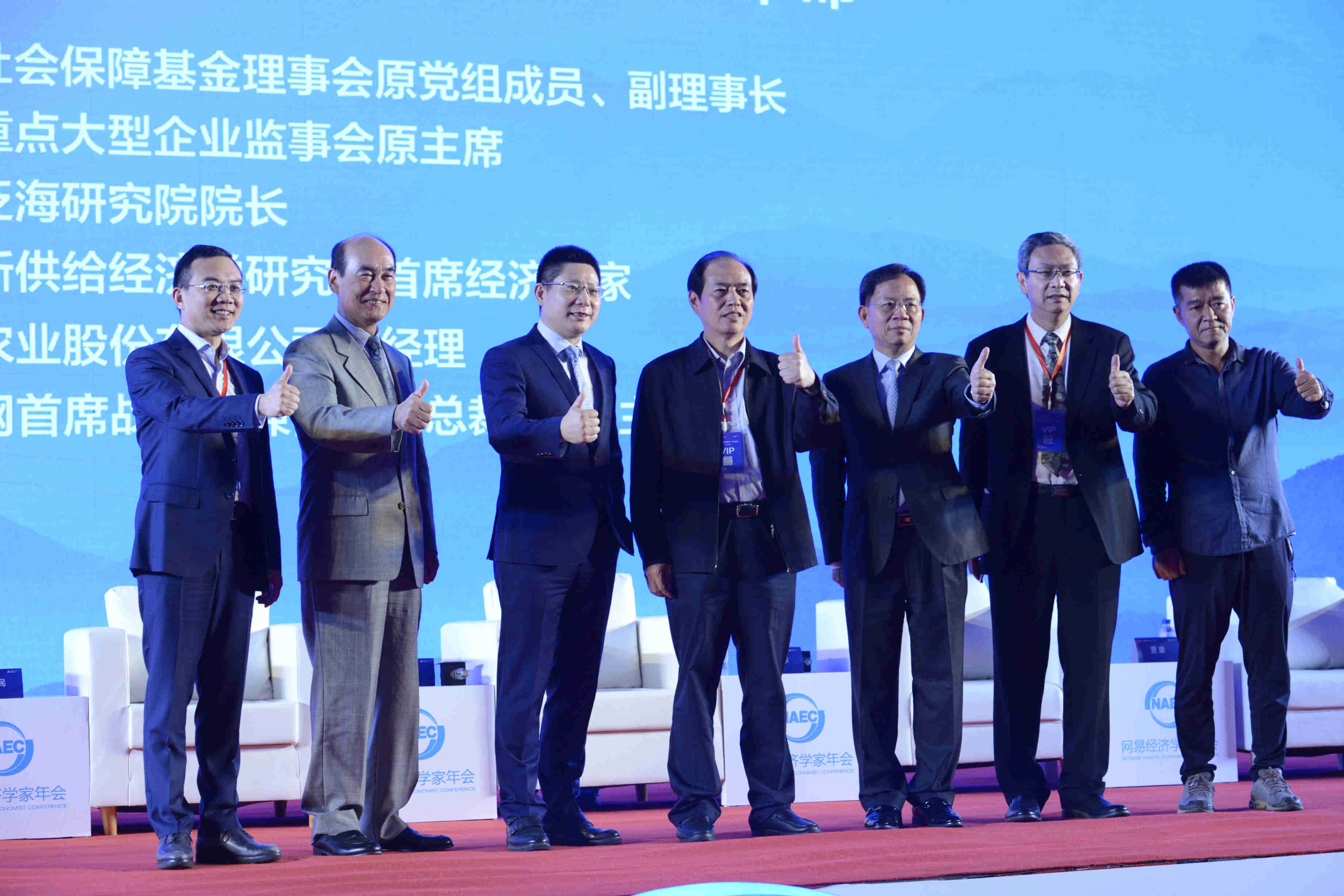 贾康谈个税改革时间表:不排除今年不出后续再