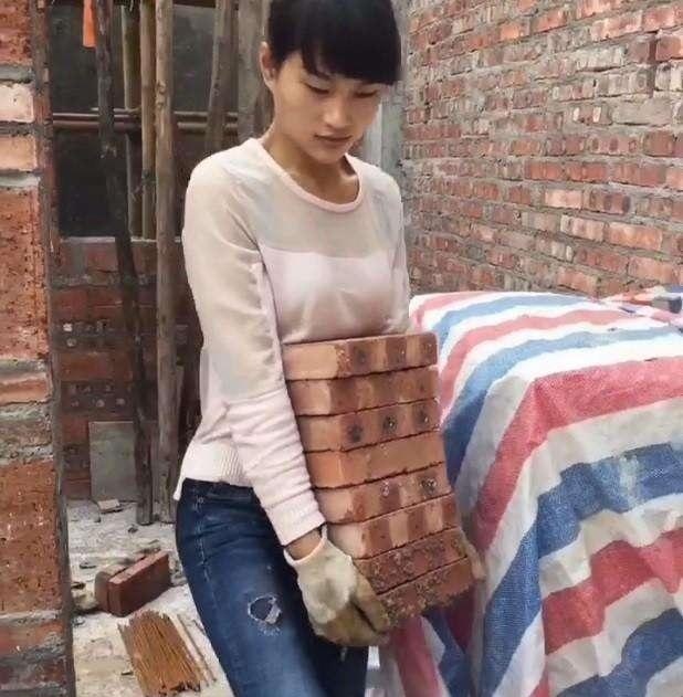 搬砖妇女图片图片