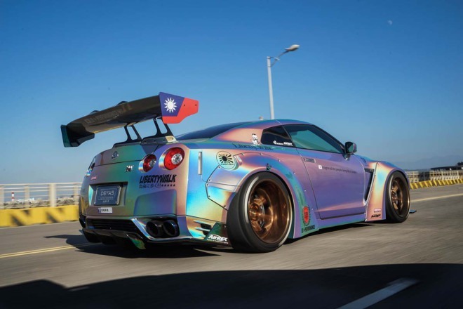 宽体幻彩日产GTR改装图 试驾体验800hp动力升级 宽体幻彩日产GTR改装图 试驾体验800hp动力升级