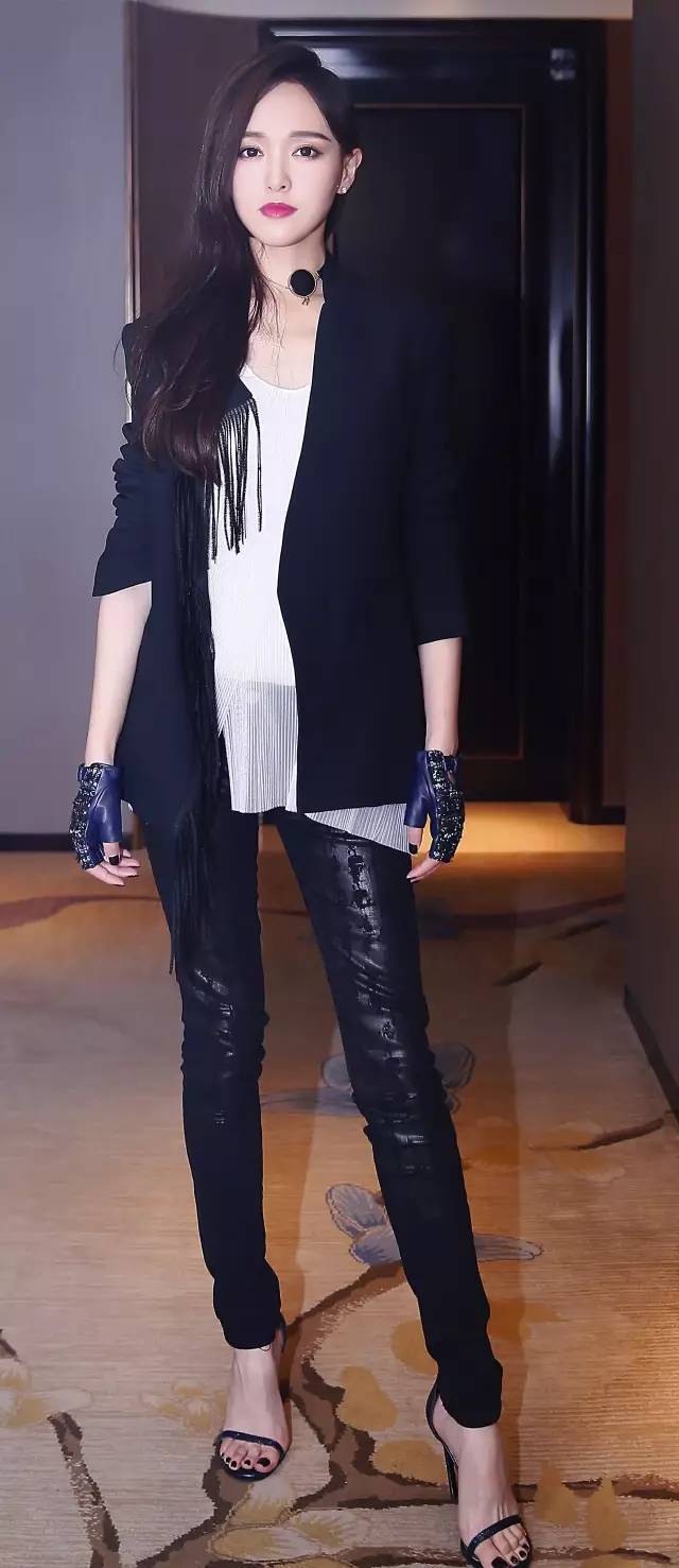 看唐嫣,一言不合就时髦给你看!