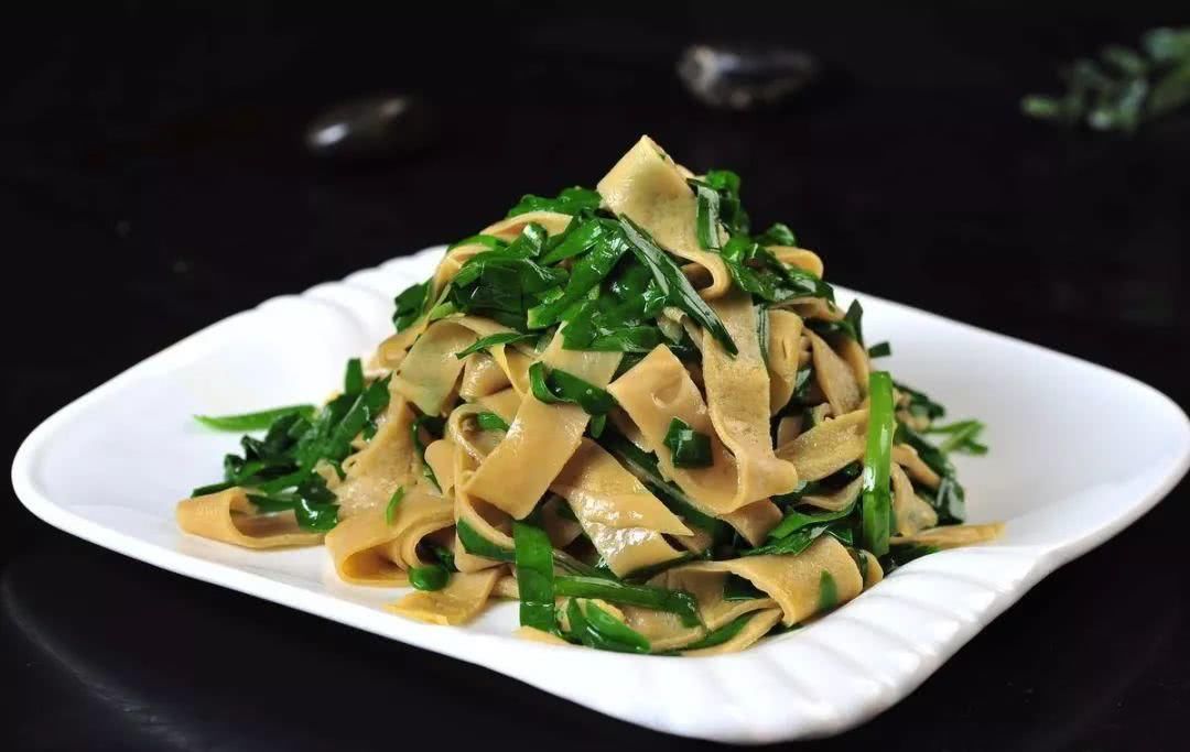 喜欢吃韭菜要小心!吃不对会有严重后果.