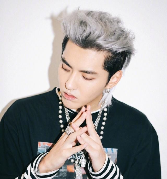 男星剪影:鹿晗睫毛精一秒出戏,李易峰千玺背影