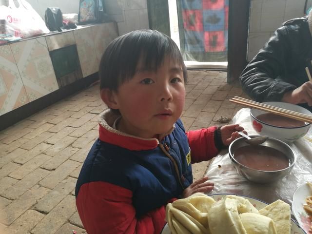 留守儿童写给在外打工父母的一封信,让人泪奔