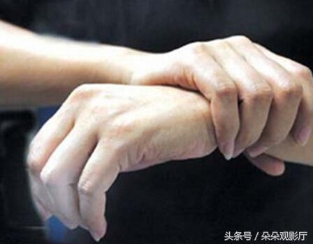 老中医忠告:手指经常发麻别大意,3种病的信号