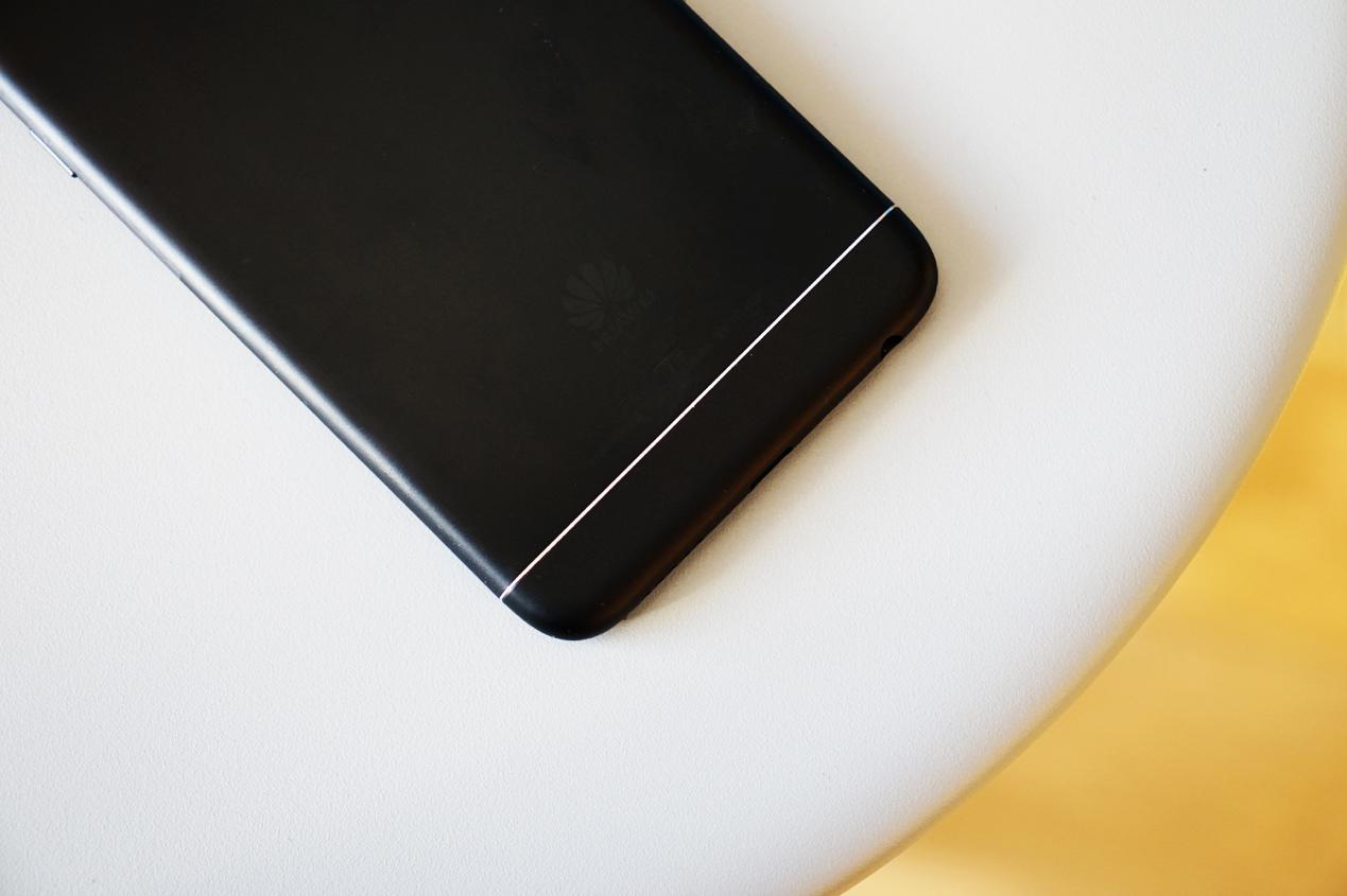 华为畅享7S首测:全面屏+双摄,千元价位,大学生