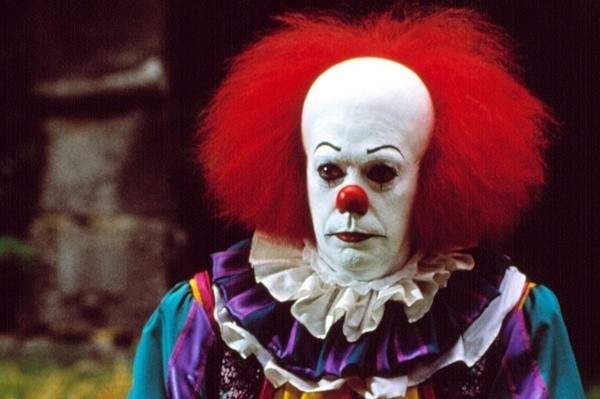 蒂姆·克里在电视剧版《小丑回魂》中塑造的小丑