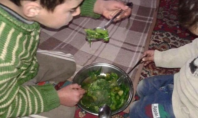 战火围困的叙利亚小镇:孩子骨瘦如柴 战火围困的叙利亚小镇:孩子骨瘦如柴