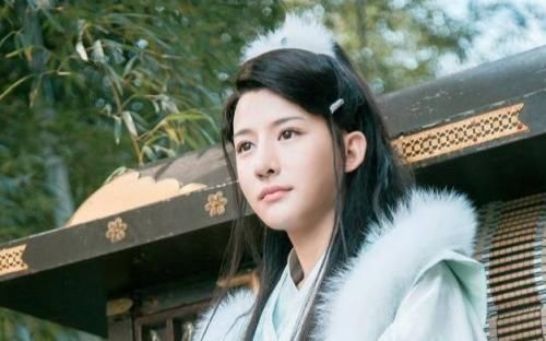 除了娘娘腔角色,第一次看他演的电视剧是《识汝不识丁》这部戏,他在