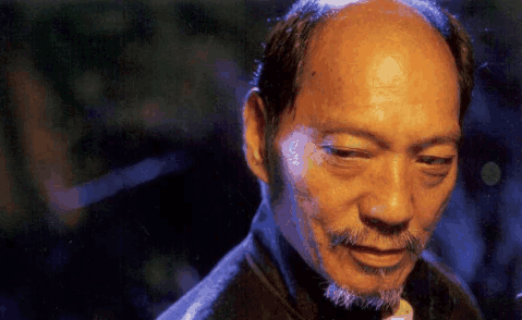 他出道多年, 从没靠过亲哥袁和平, 被周星驰塑造