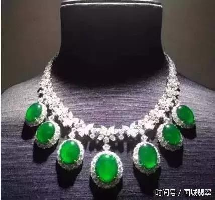 没想到周立波的老婆胡洁,才是收藏翡翠的高手