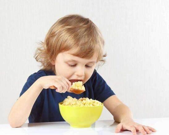 新生儿宝宝冲稀奶粉喝米汤导致抽搐 宝宝辅食