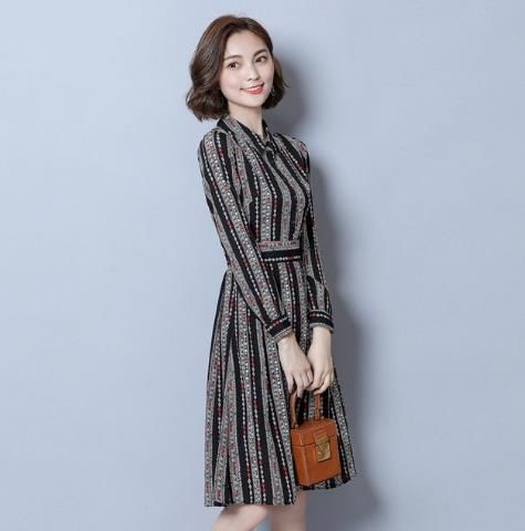 2018春季新款修身连衣裙:女士连衣裙穿上更女