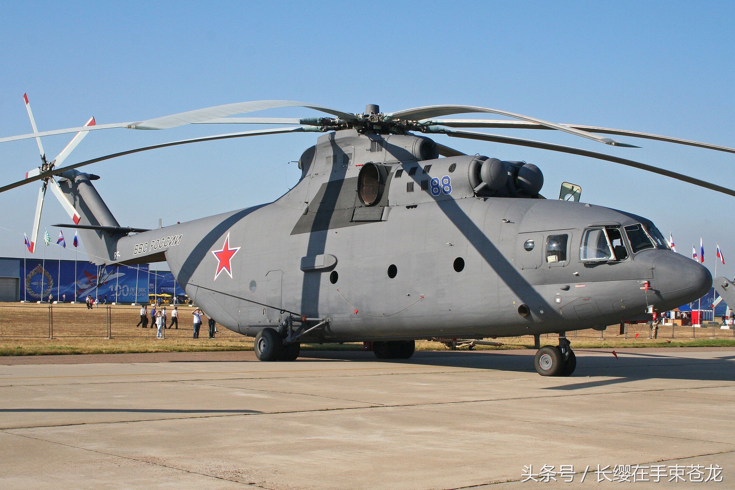 世界上最大的直升机 可以轻松吊运大型客机