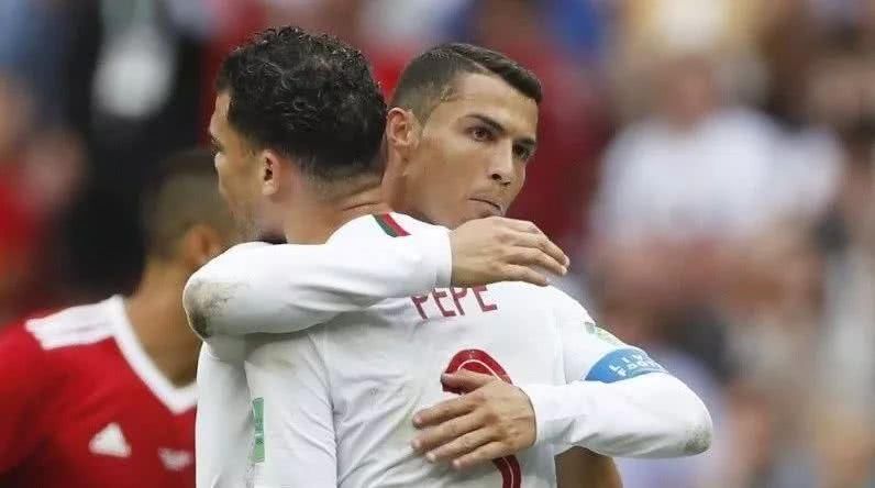 为什么C罗可以一个人扛着一支球队前进 梅西却