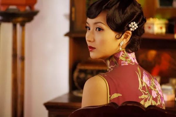 这个女星身家几十亿曾狠甩范冰冰,却低调得几