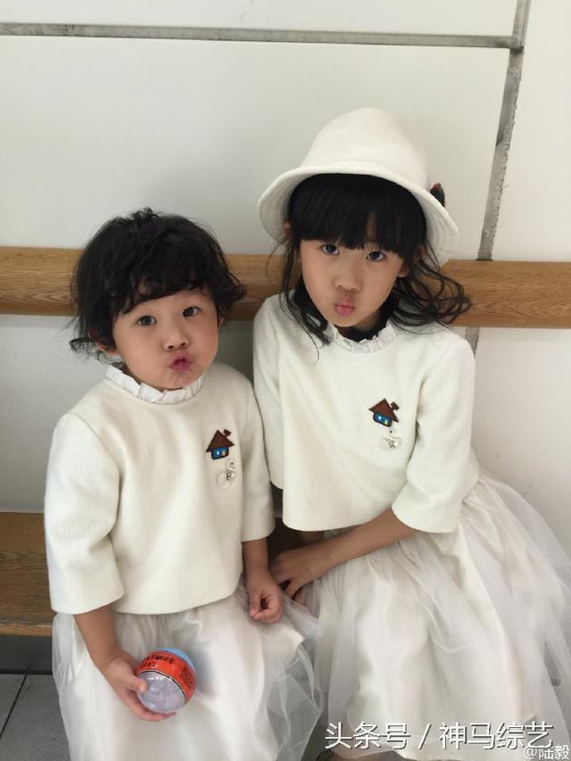贝儿和小叶子两姐妹的长相简直就是复制粘贴!