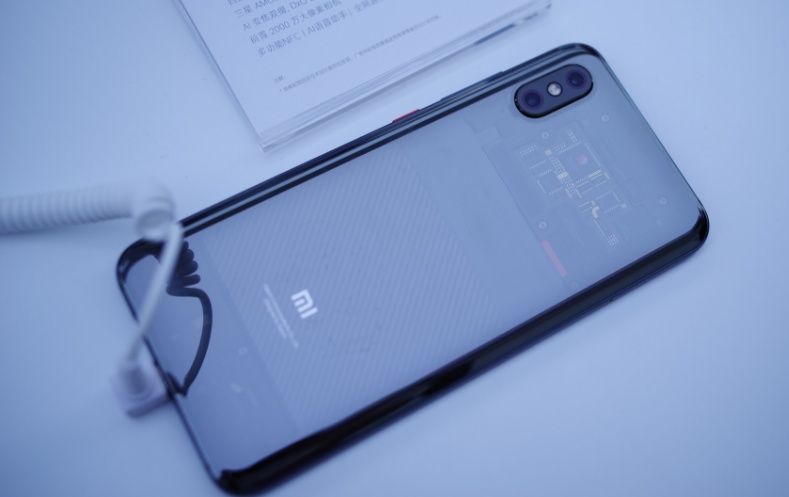 小米8开售首日,用时1分37秒被抢空,米粉尖叫,但