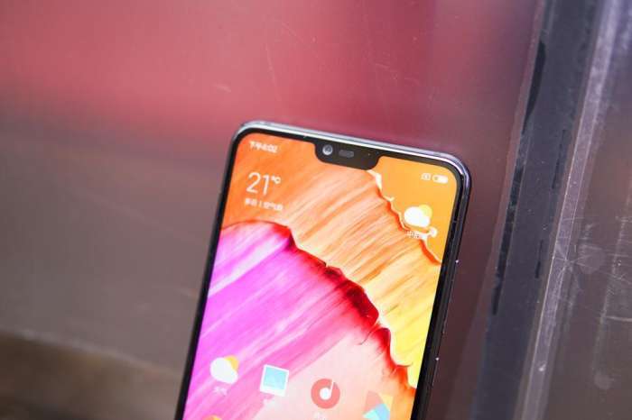 小米8青春版发布, 特调渐变+2400万美颜自拍,