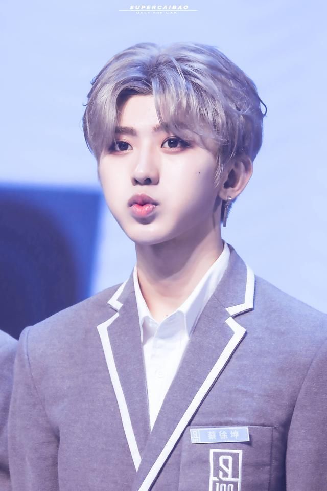 当红男明星嘟嘴卖萌,王俊凯委屈,刘昊然惹人怜