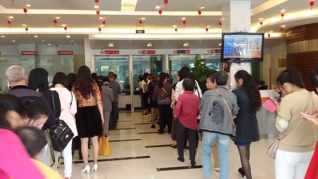 存钱别再存死期了!教你一招利息最大化!银行可