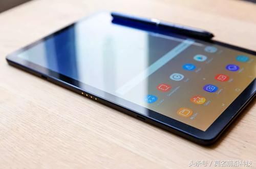 又一部想做成笔记本的平板三星Tab S4,这样的