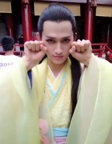 的鹿晗,热播的电视剧《花千骨》里面"杀阡陌"的扮演者马可位居第二