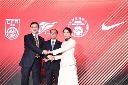 中超与耐克续约价格上的确会吃亏 却也增加了