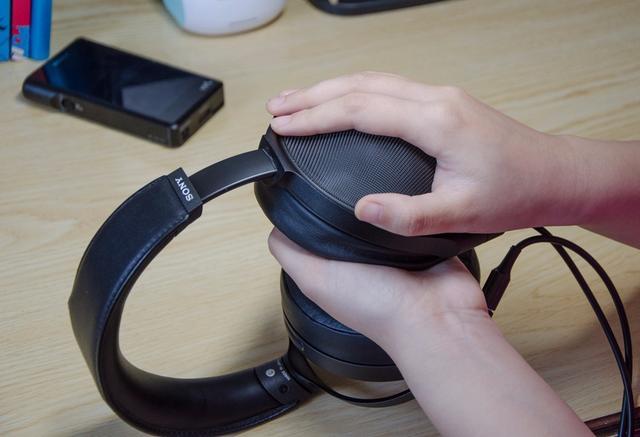 好马配好鞍,奶罩配黑砖,索尼耳机MDR-Z1R测评