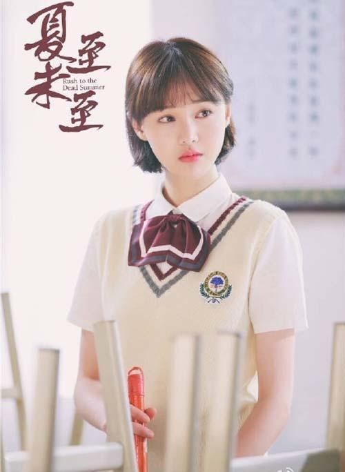 32岁杨幂和31岁赵丽颖穿校服裙泡菜味很浓,只