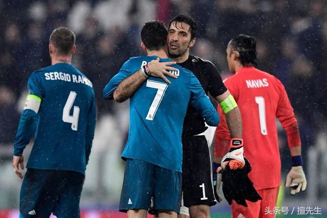 打服布冯让尤文球迷起立鼓掌!C罗2射1传带走