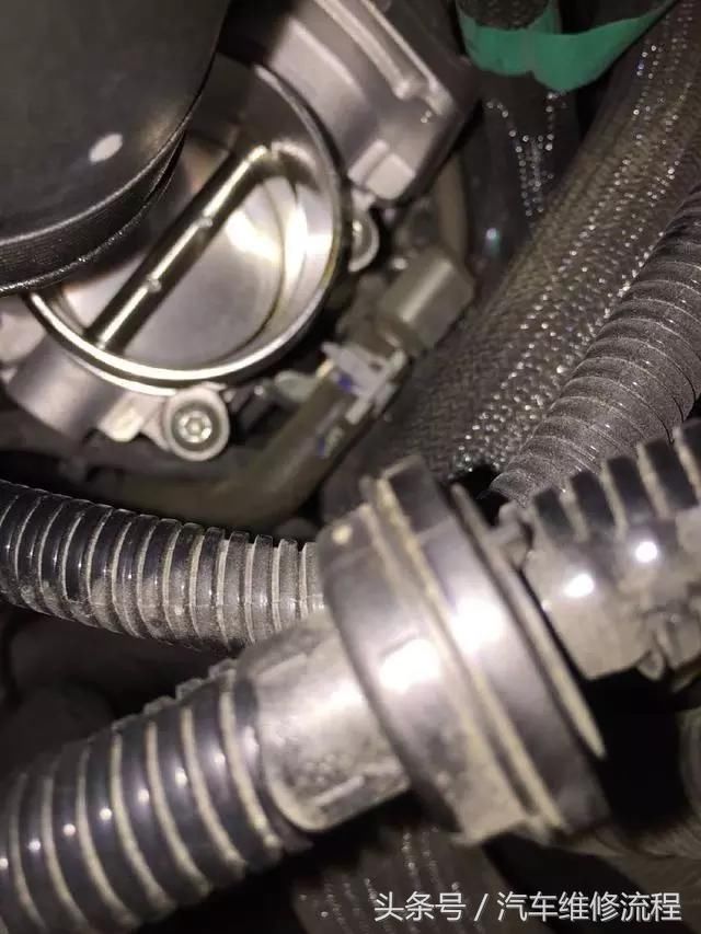 福特蒙迪欧开空调怠速方向盘抖动,找出问题车