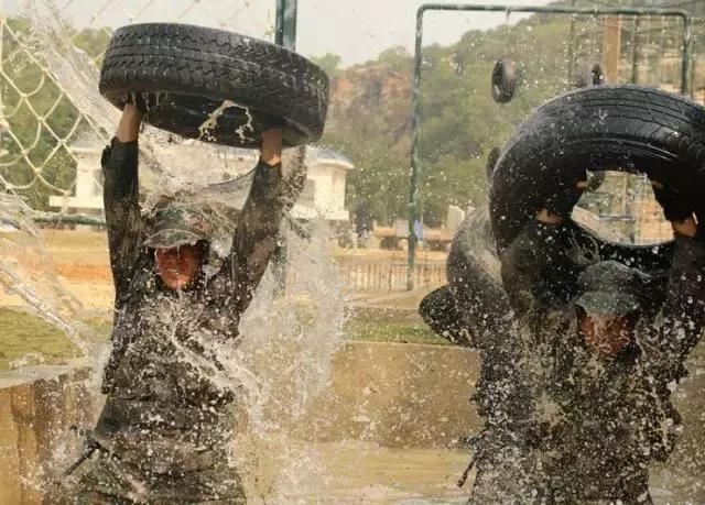 部队训练和健身房训练有什么区别?我想最大的