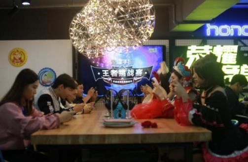 手机线下渠道闭店潮来袭,荣耀Q1线下增长的