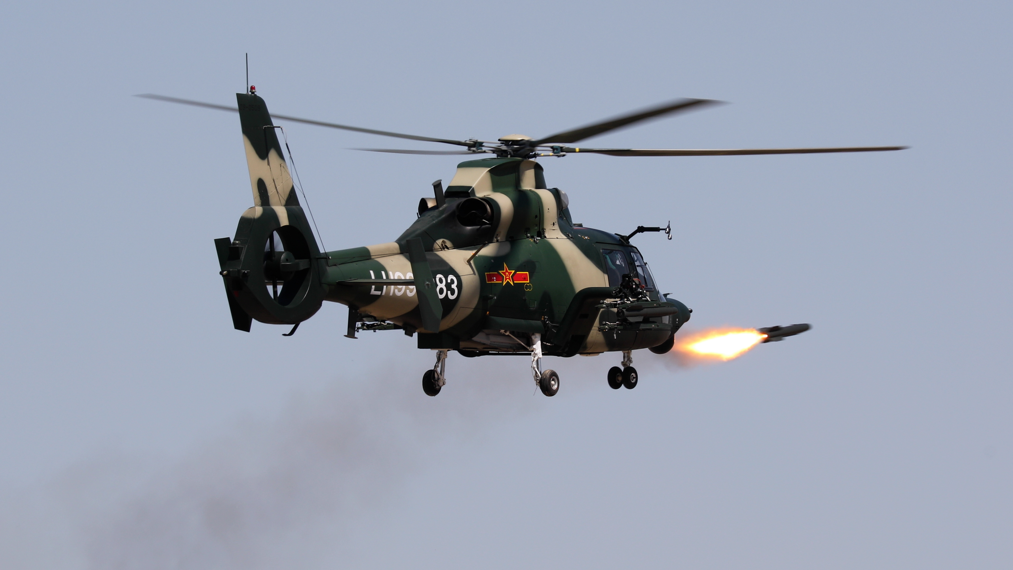 武装直升机向海而行 全弹种 跨昼夜实弹演练 武装直升机向海而行 全弹种 跨昼夜实弹演练