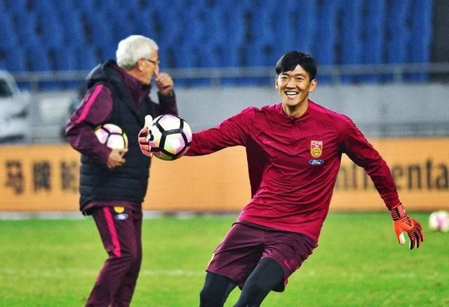 国足4大最帅门将:曾诚垫底,颜骏凌仅第2,第1可