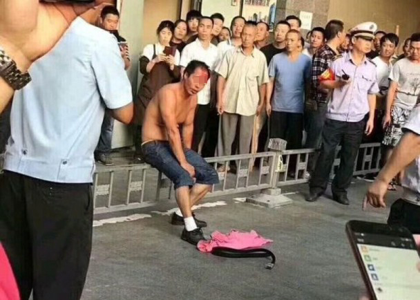 目前，犯罪嫌疑人青某已被警方刑事拘留，案件正进一步侦办中。