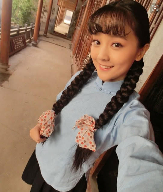 《灵魂摆渡之黄泉》中故意扮丑的孟婆三七,她