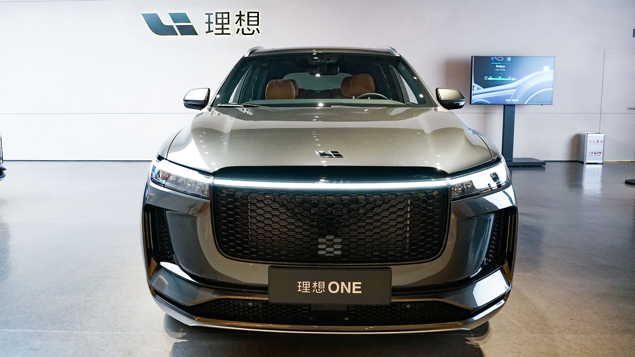 ​理想汽车“渡劫”：传30万车刚提7天突发自燃 美团王兴投资超20亿